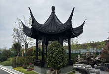 別墅庭院安裝什么涼亭好？別墅花園里搭配這套菠蘿格防腐木涼亭太漂亮了